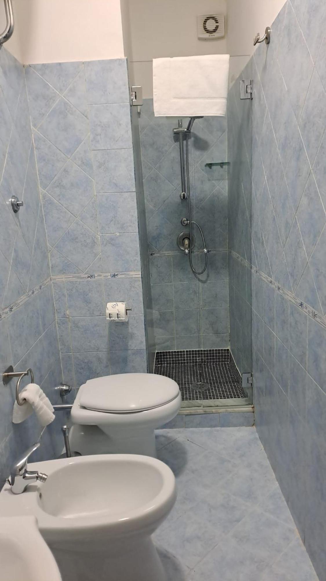 Royal Poerio Hotel Napoli Bagian luar foto