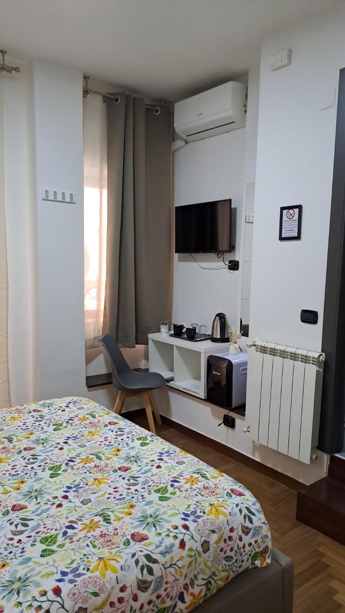 Royal Poerio Hotel Napoli Bagian luar foto